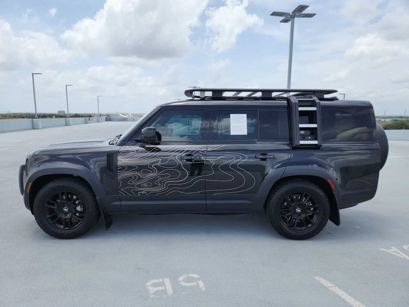2023 Land Rover Defender - Image 2