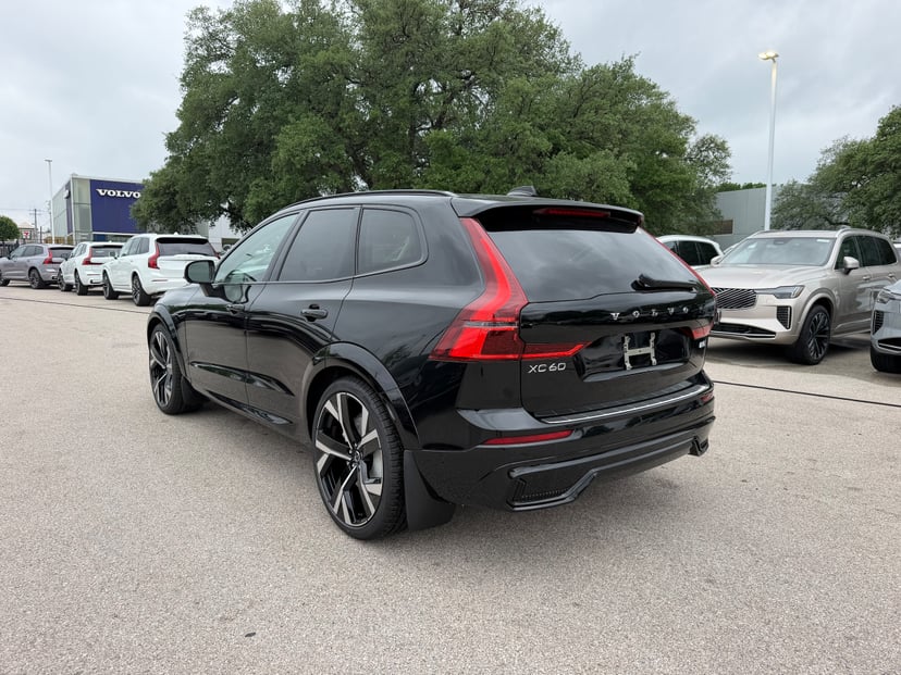 2026 Volvo XC60 - Image 2