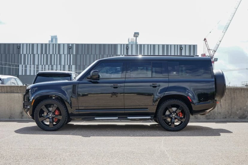 2023 Land Rover Defender - Image 2