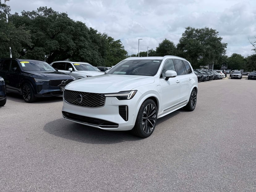 2026 Volvo XC90 - Image 2