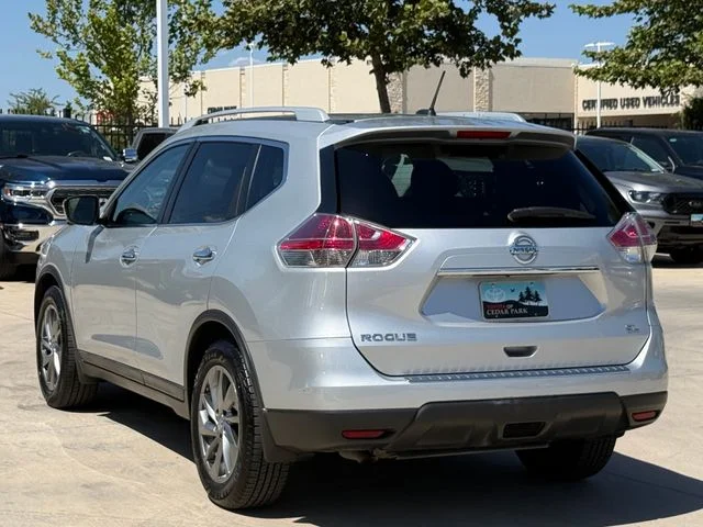 2015 Nissan Rogue - Image 2