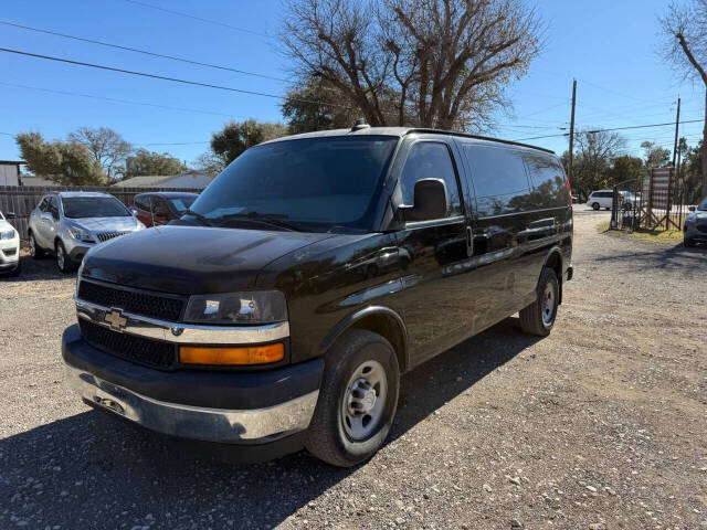 2017 Chevrolet Express - Image 1