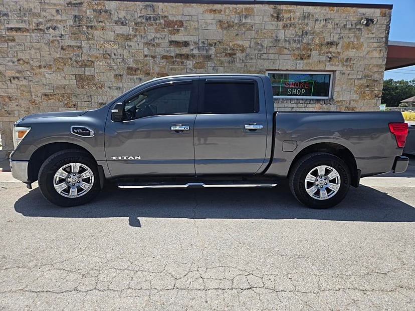 2017 Nissan Titan - Image 2
