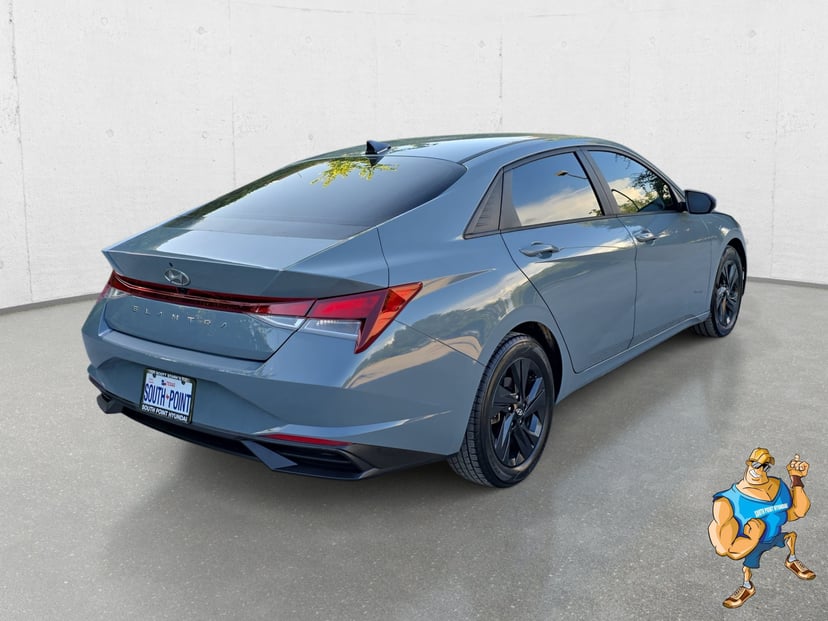 2022 Hyundai Elantra - Image 3