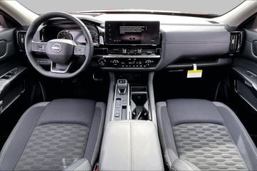 2026 Nissan Pathfinder - Image 2