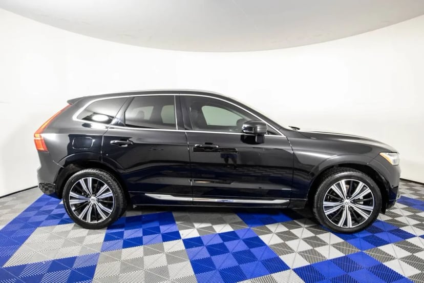 2023 Volvo XC60 - Image 2