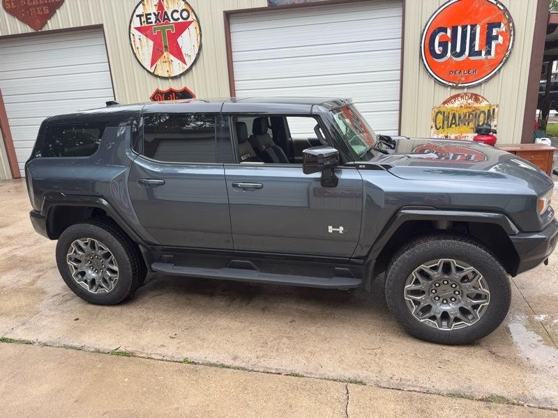 2026 GMC Hummer EV SUV - Image 2