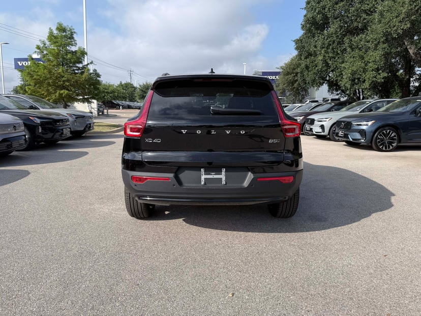 2026 Volvo XC40 - Image 3