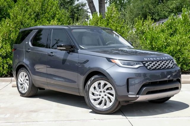 2026 Land Rover Discovery - Image 3