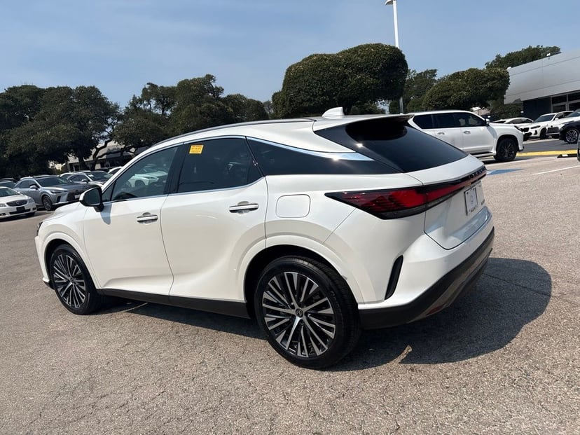2026 Lexus RX - Image 3