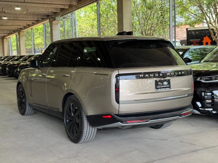 2026 Land Rover Range Rover - Image 2
