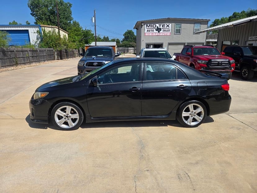 2013 Toyota Corolla - Image 2