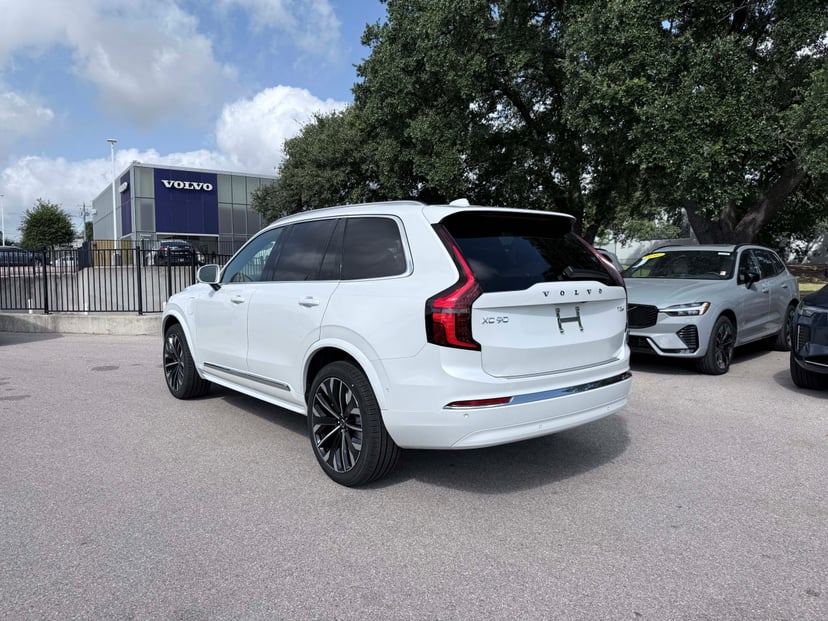 2026 Volvo XC90 - Image 2