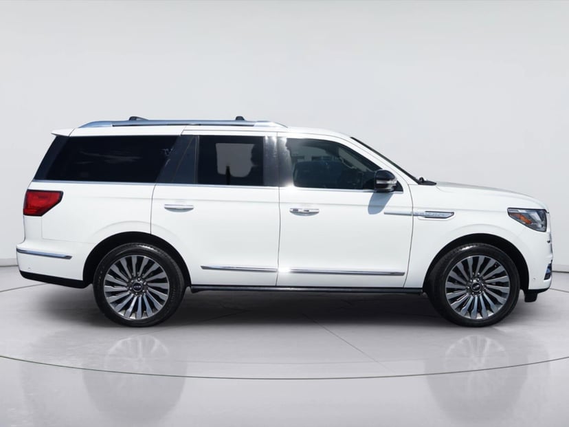 2020 Lincoln Navigator - Image 2