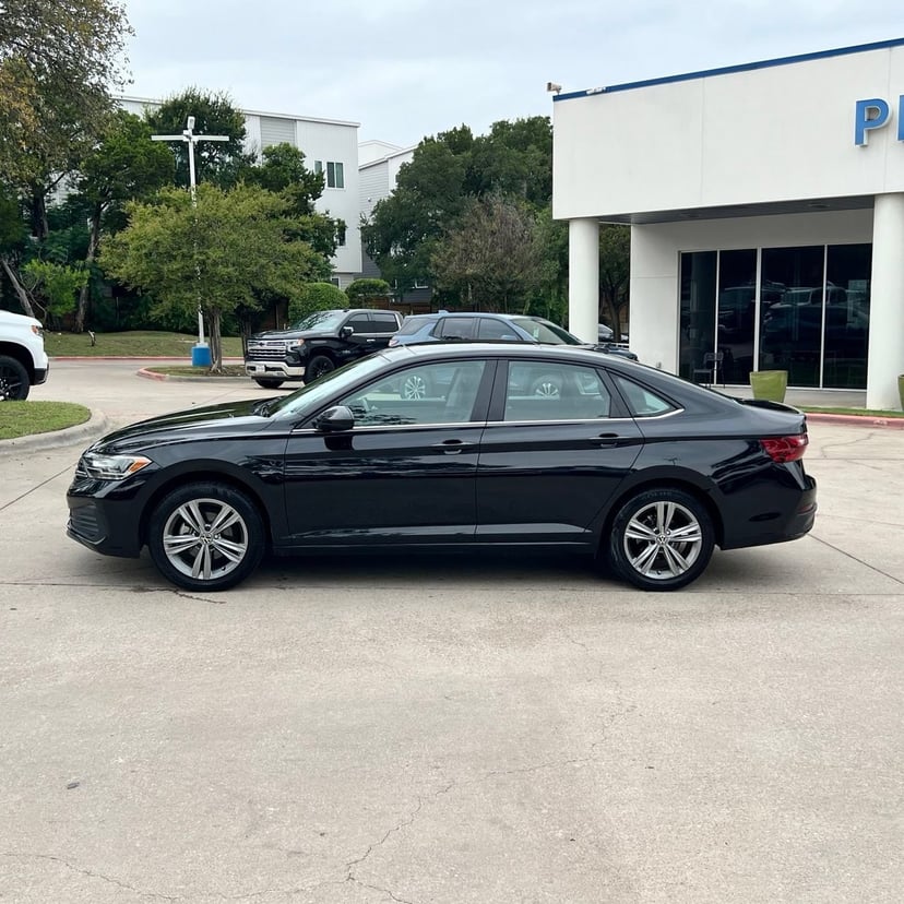 2024 Volkswagen Jetta - Image 2