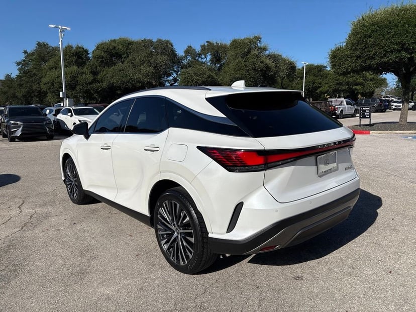 2023 Lexus RX - Image 3