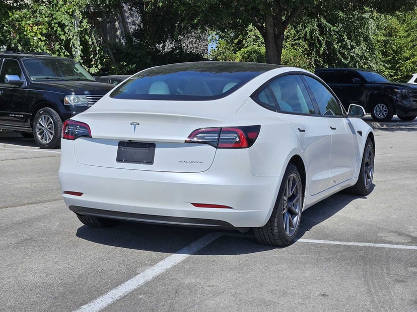 2022 Tesla Model 3 - Image 3