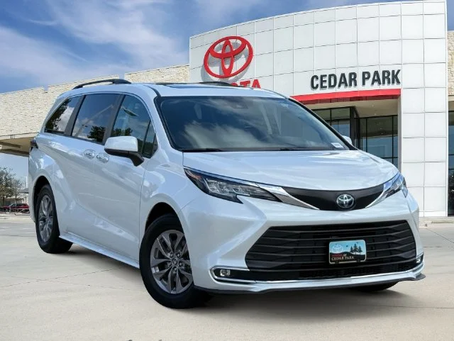2023 Toyota Sienna - Image 1