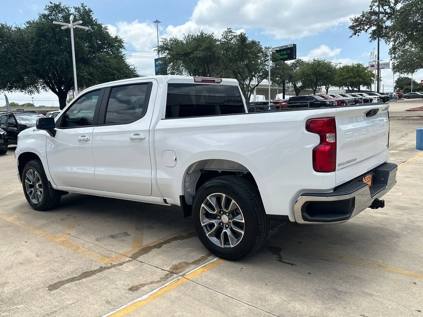 2026 Chevrolet Silverado 1500 - Image 2