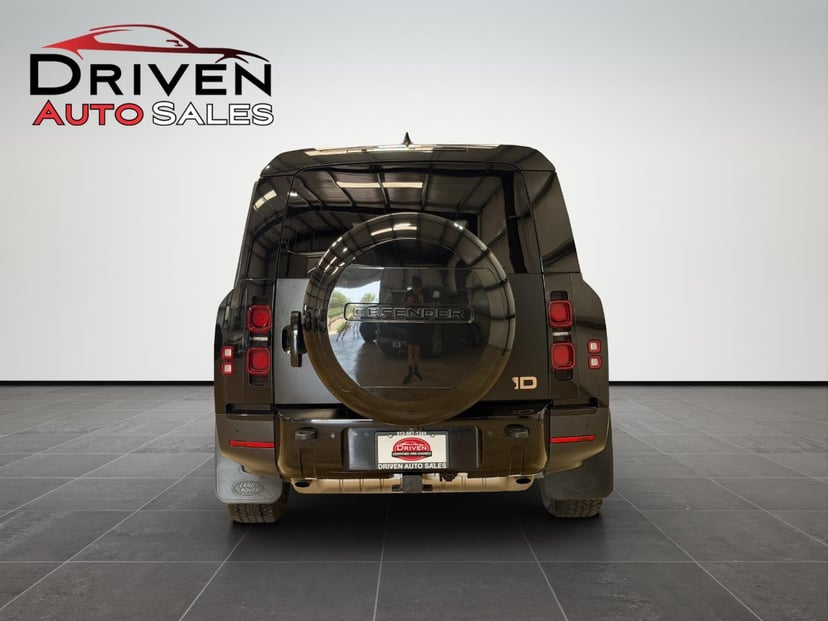 2023 Land Rover Defender - Image 3