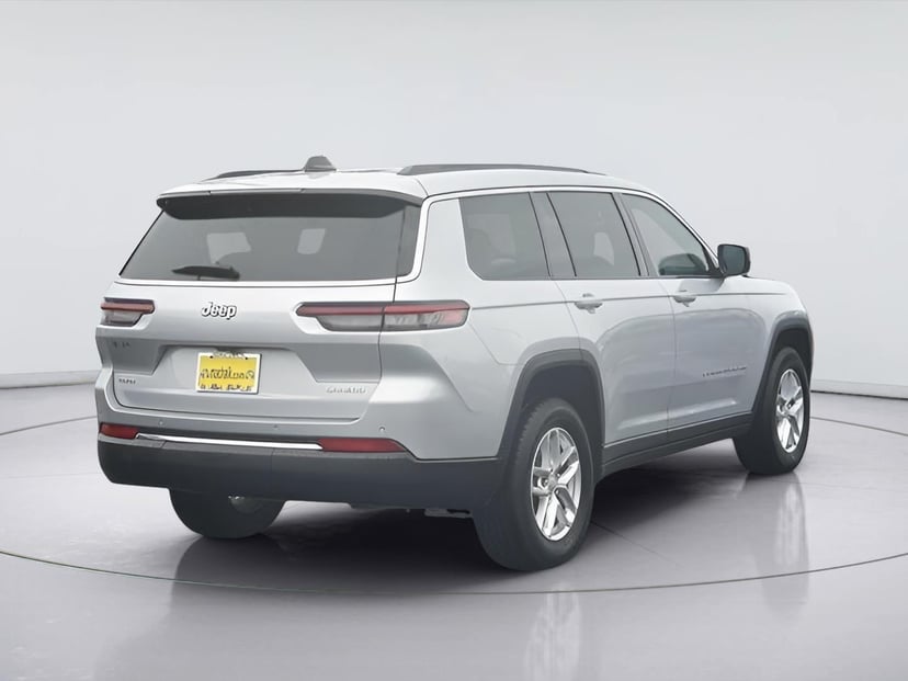 2025 Jeep Grand Cherokee L - Image 3