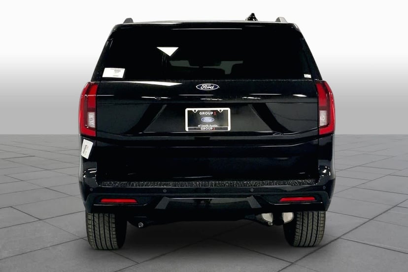2027 Ford Expedition - Image 3