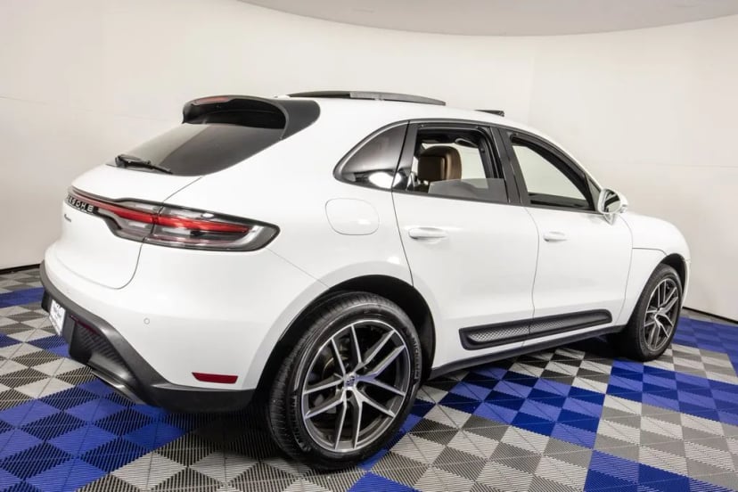2024 Porsche Macan - Image 2