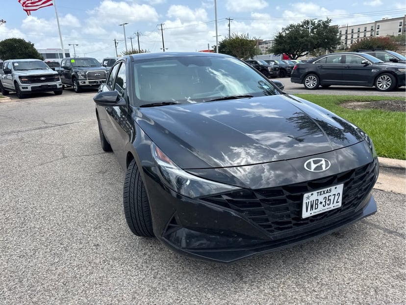 2023 Hyundai Elantra - Image 2