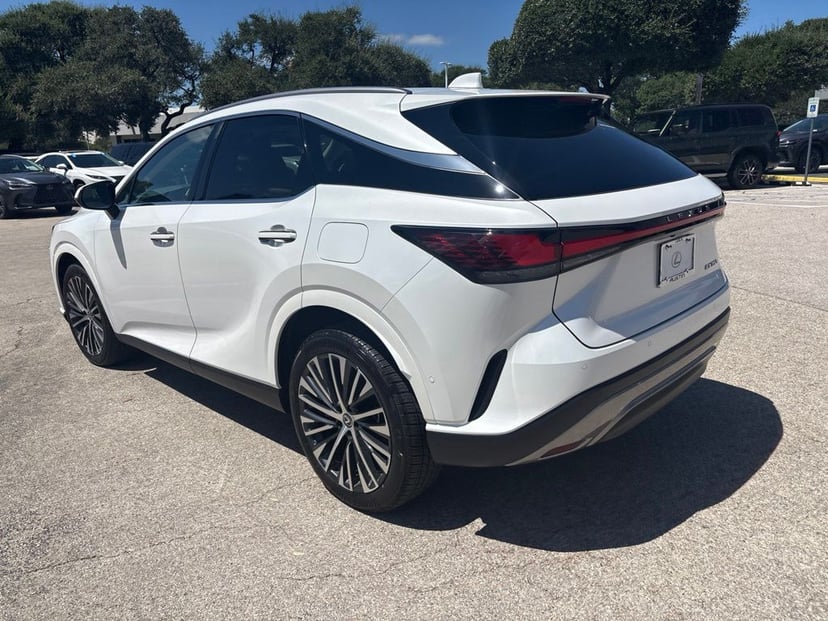 2025 Lexus RX - Image 3