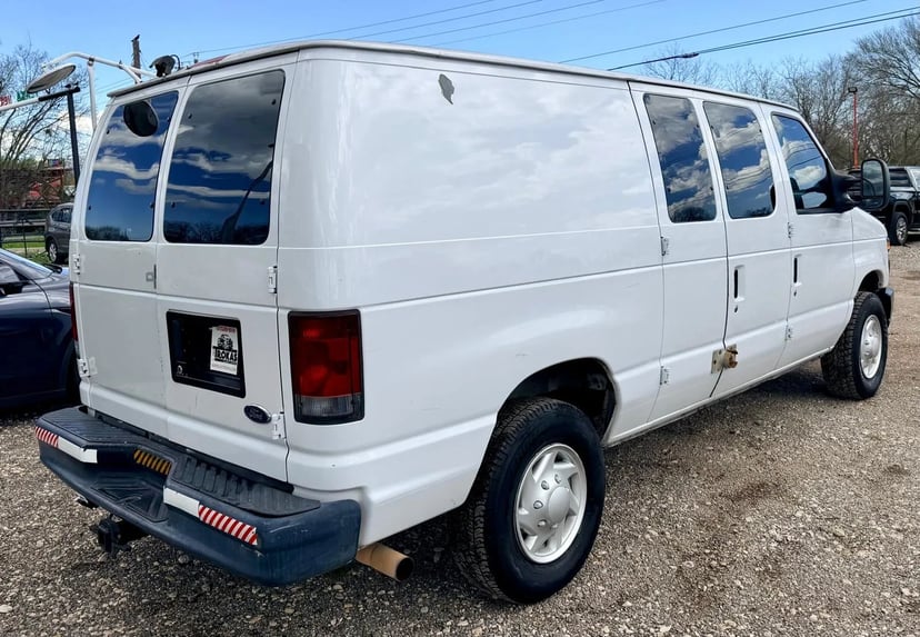 2008 Ford E350 Super Duty Cargo - Image 3