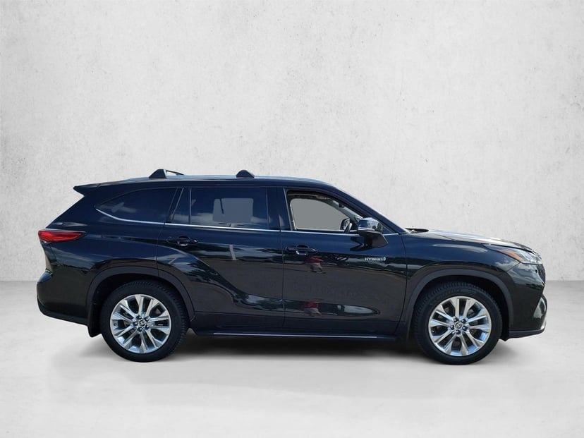 2020 Toyota Highlander - Image 1