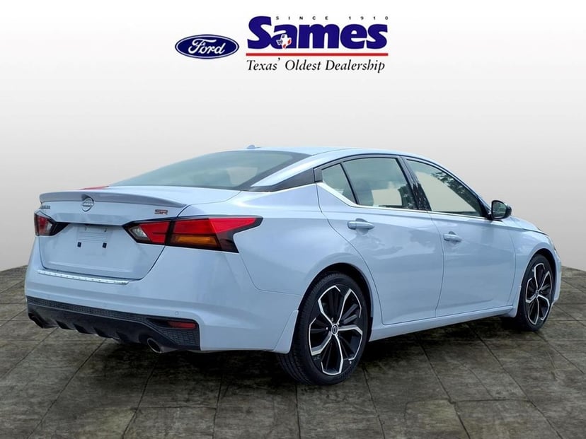 2023 Nissan Altima - Image 3