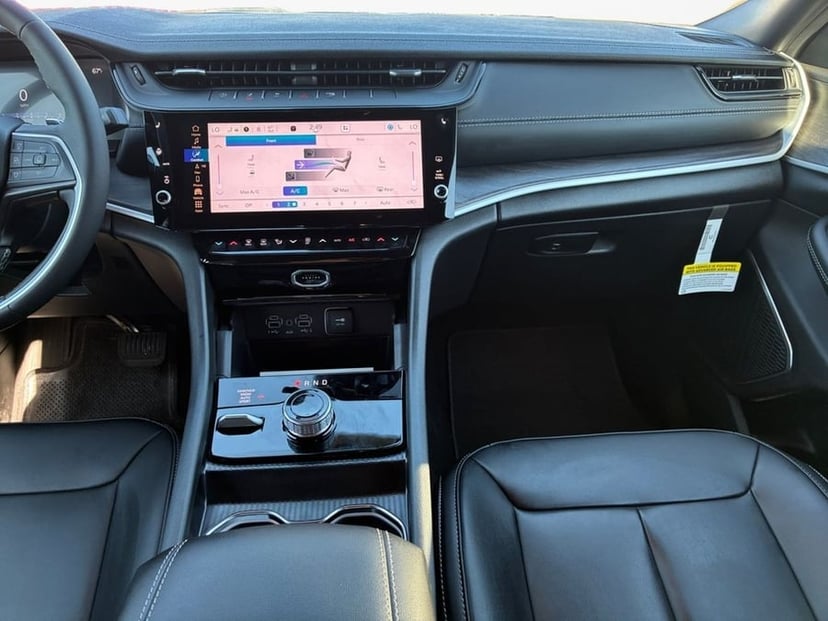 2026 Jeep Grand Cherokee L - Image 2