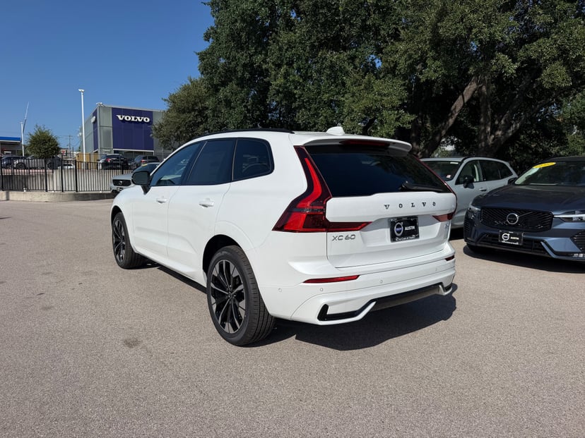 2026 Volvo XC60 - Image 3