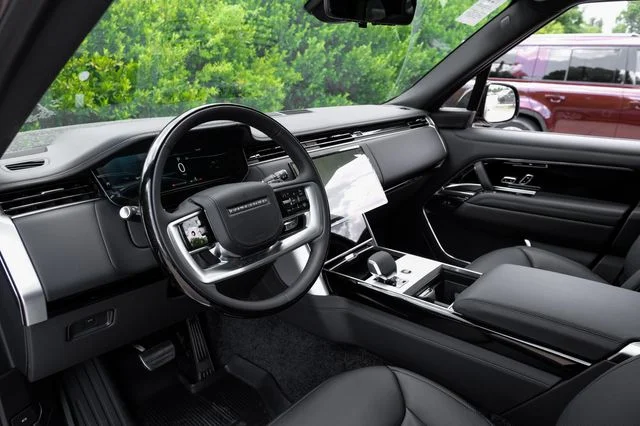 2026 Land Rover Range Rover - Image 3