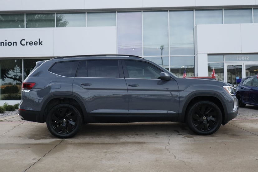 2026 Volkswagen Atlas - Image 2