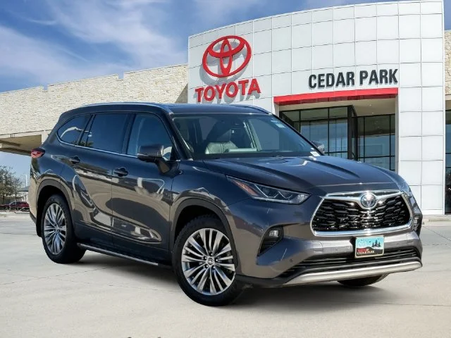 2023 Toyota Highlander - Image 1