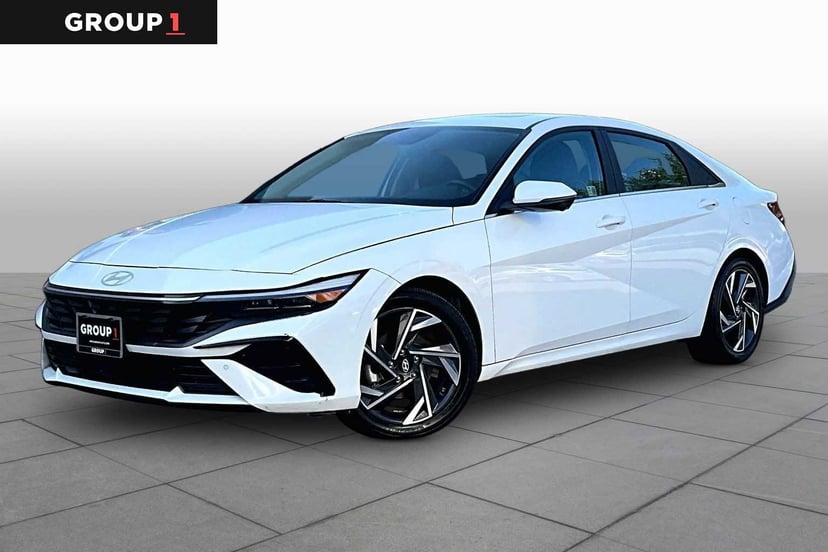 2024 Hyundai Elantra - Image 2