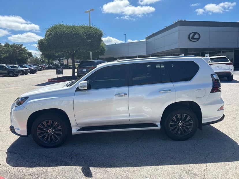2023 Lexus GX - Image 2
