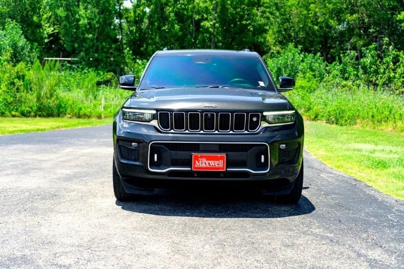 2023 Jeep Grand Cherokee L - Image 3