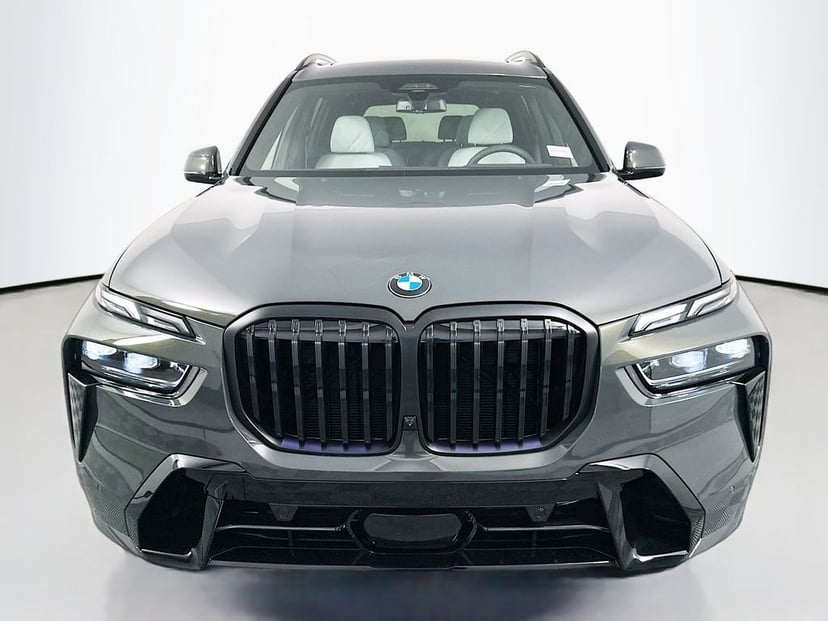 2027 BMW X7 - Image 2