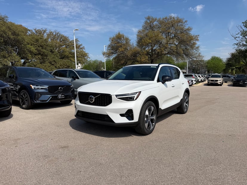 2026 Volvo XC40 - Image 1