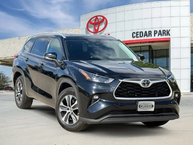 2022 Toyota Highlander - Image 1