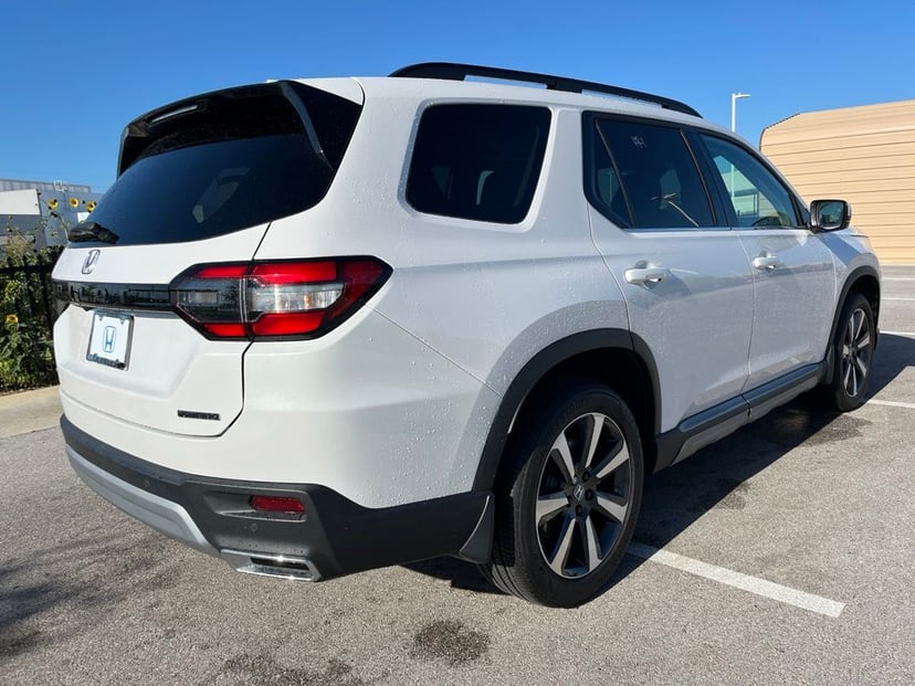 2025 Honda Pilot - Image 2