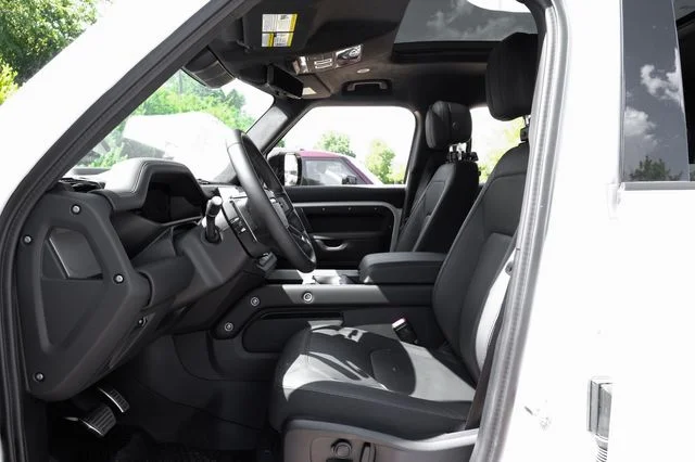 2025 Land Rover Defender - Image 2