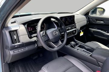 2026 Nissan Pathfinder - Image 3