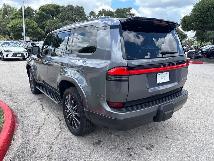 2024 Lexus GX - Image 3