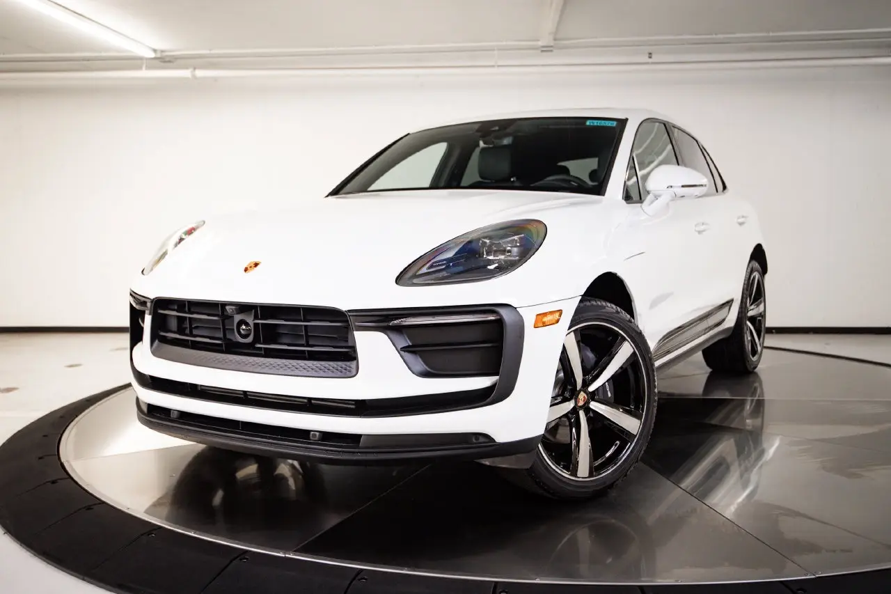 2026 Porsche Macan - Image 1