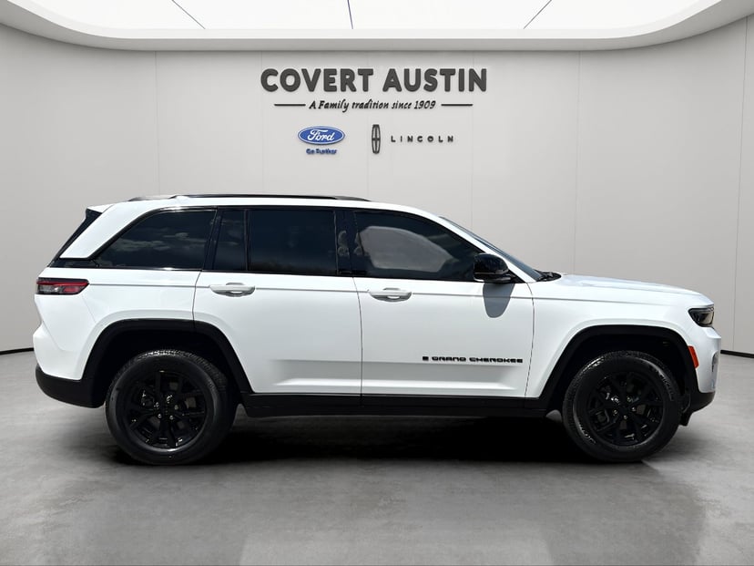 2024 Dodge Grand Cherokee - Image 3