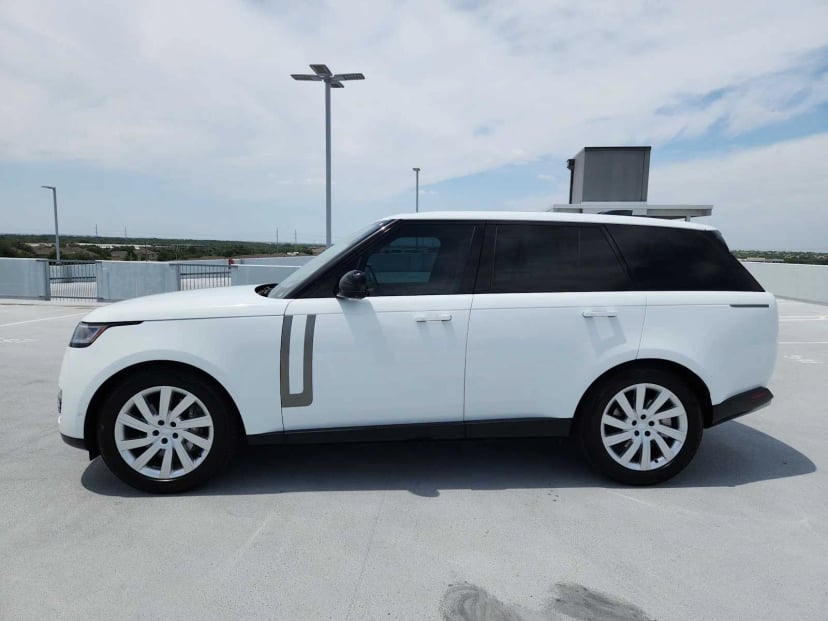 2025 Land Rover Range Rover - Image 2